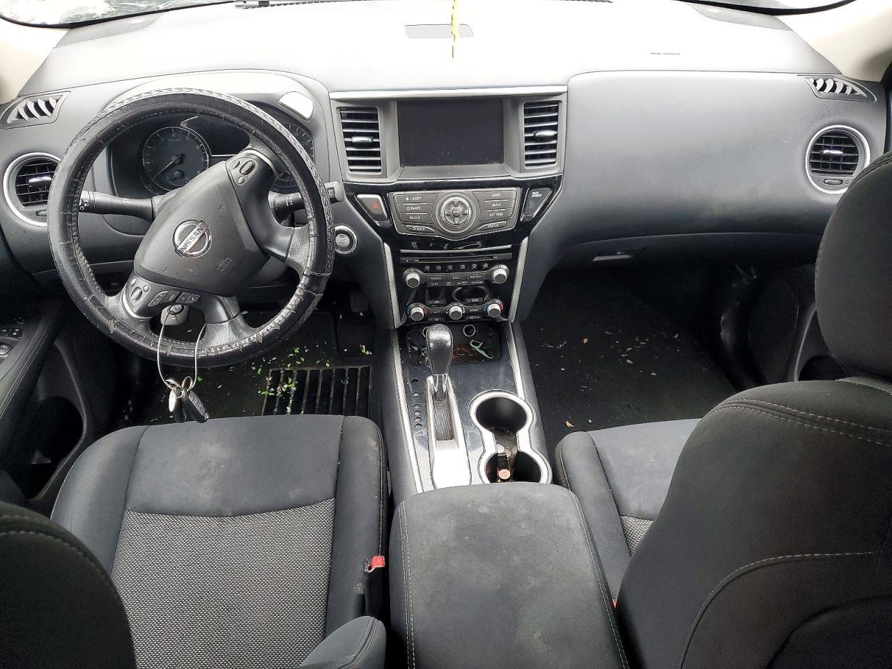 2017 Nissan Pathfinder sv