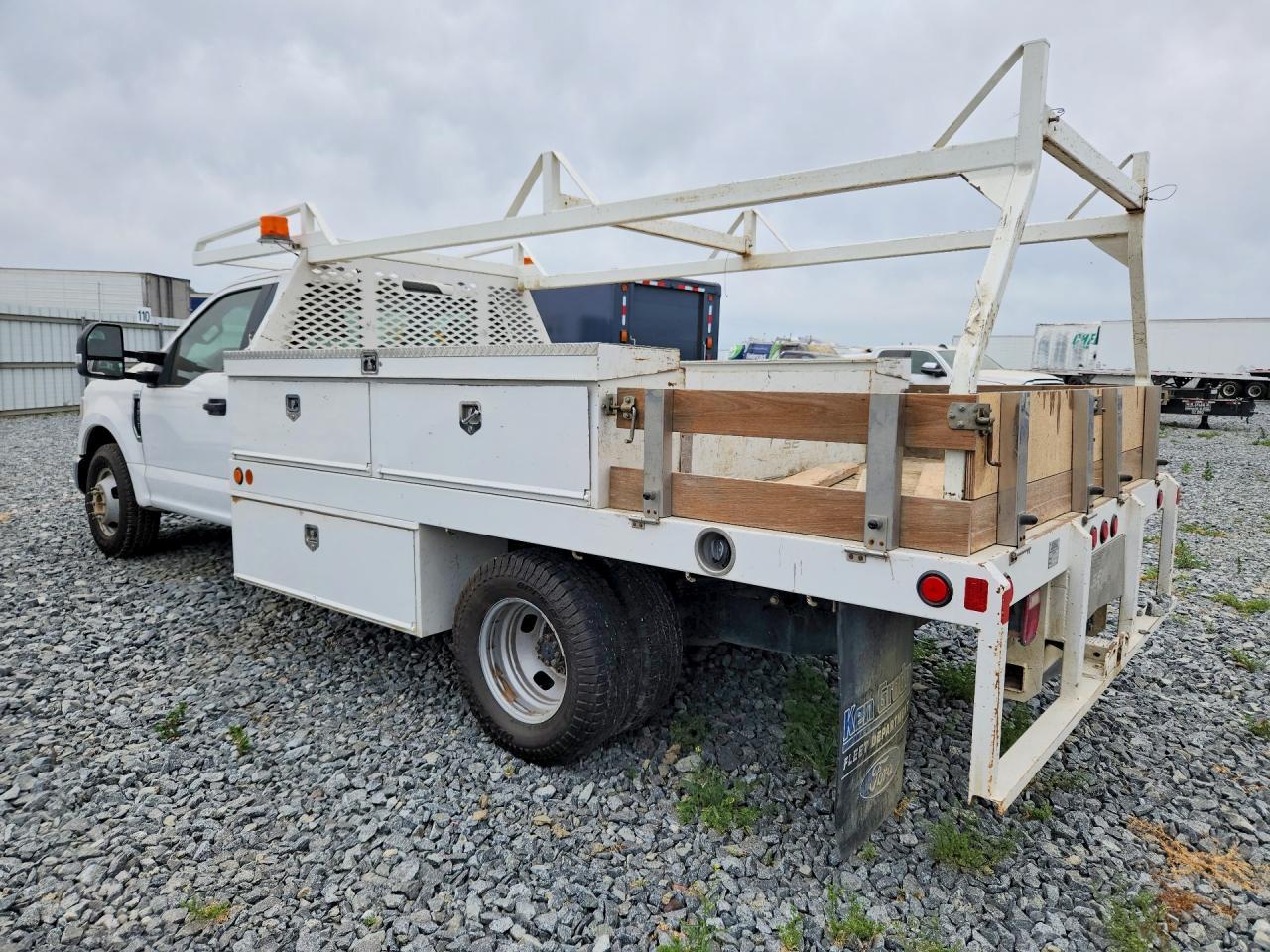 2020 Ford F350 Super Duty Flatbed Truck