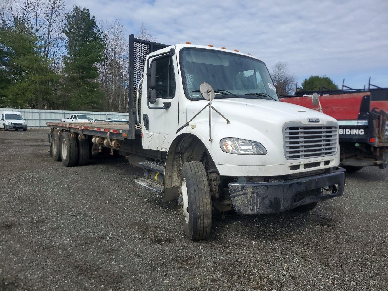 2017 Freigliner 2017 Freightliner Business Class M2 Flatbed Truck