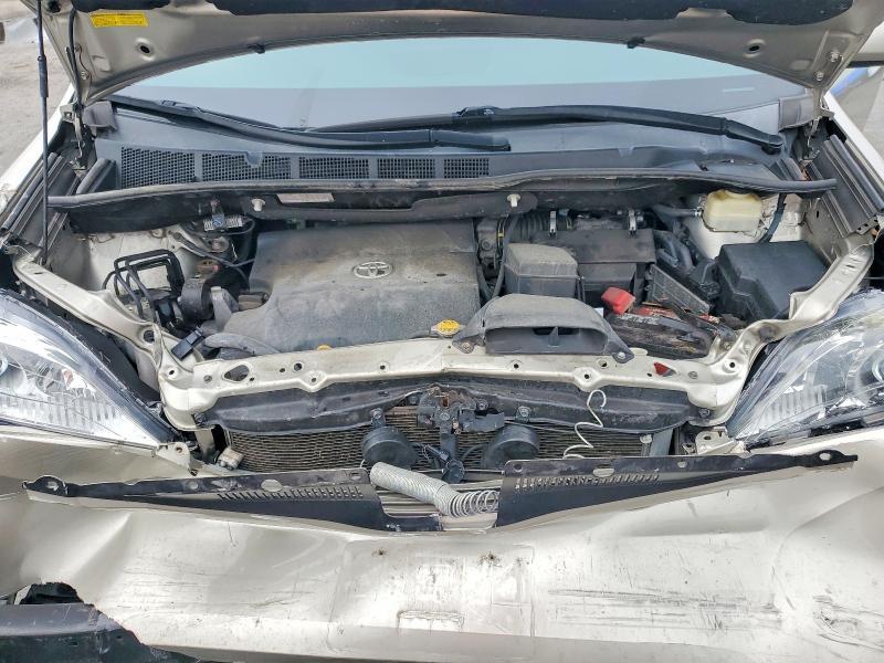 2016 Toyota Sienna le 8-passenger