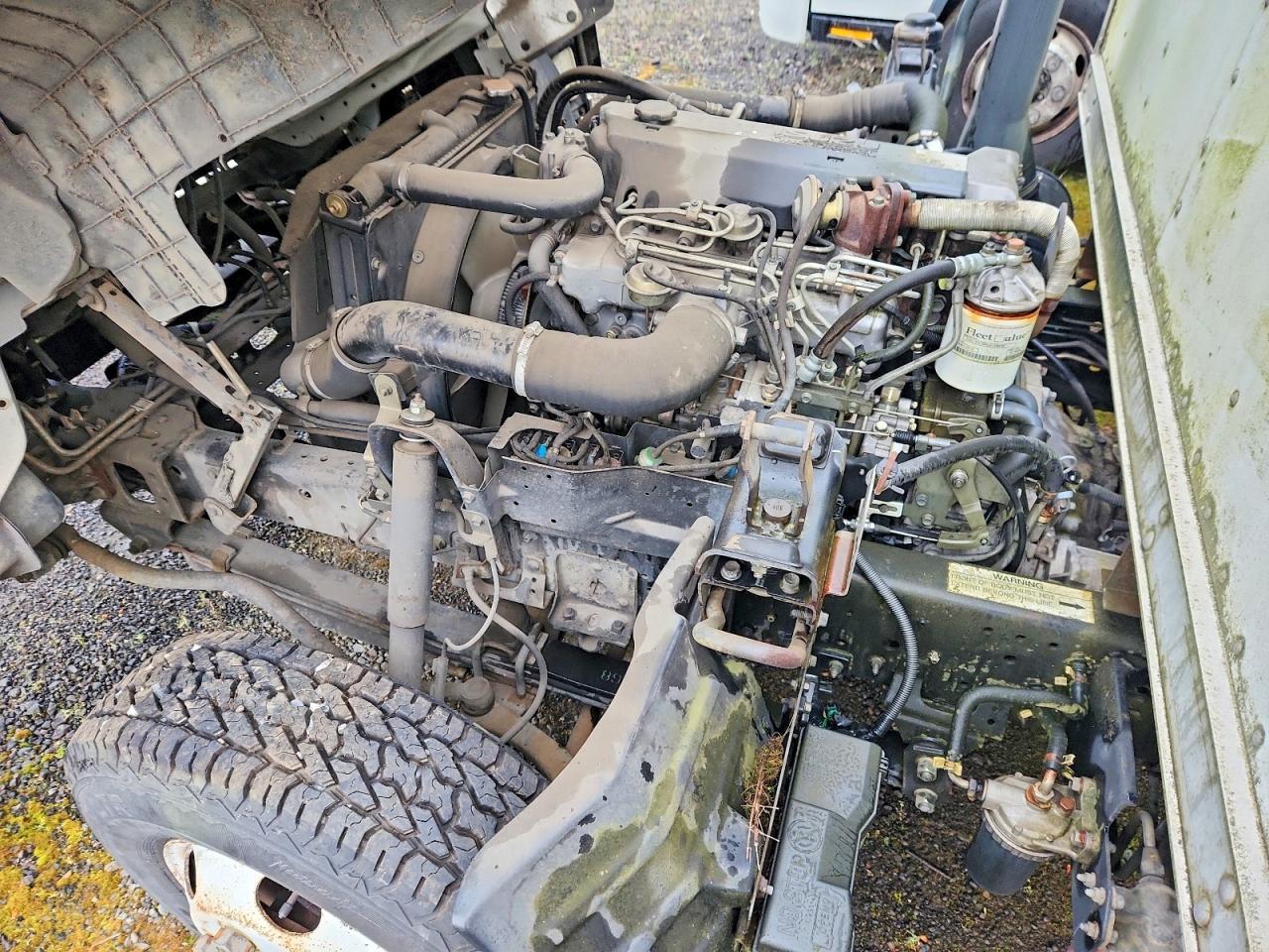 2004 Isuzu NPR BOX Truck