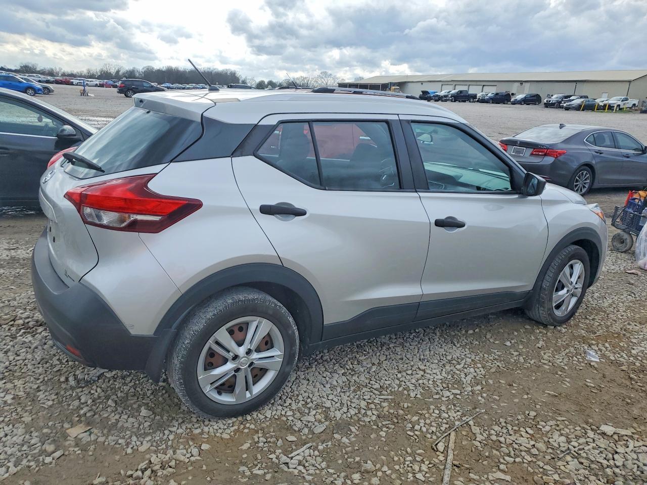 2019 Nissan Kicks s