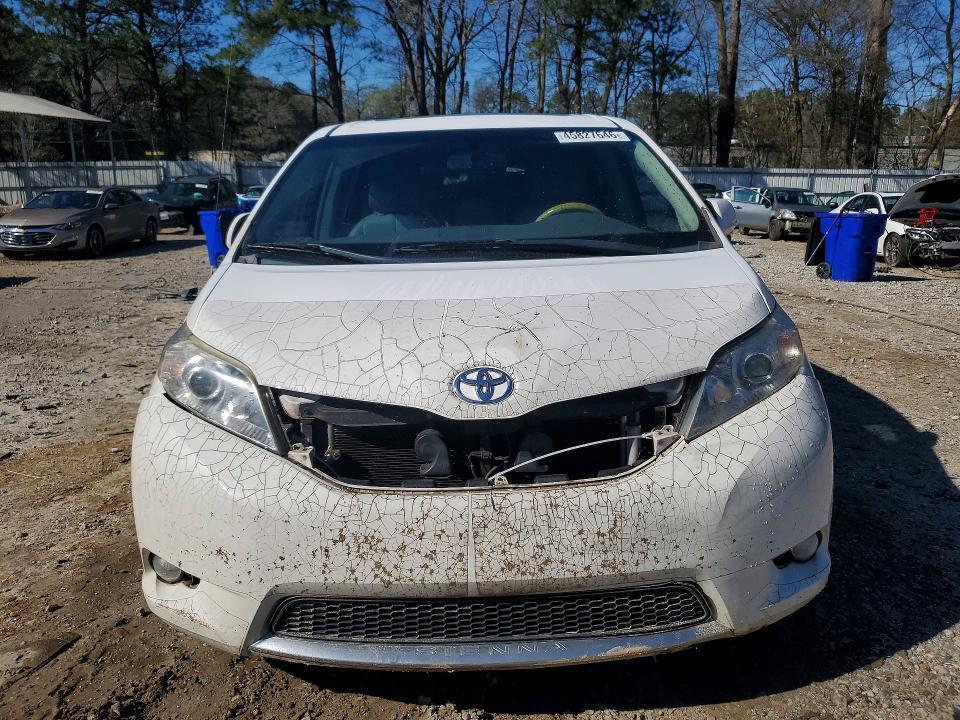 2012 Toyota Sienna xle 8-passenger