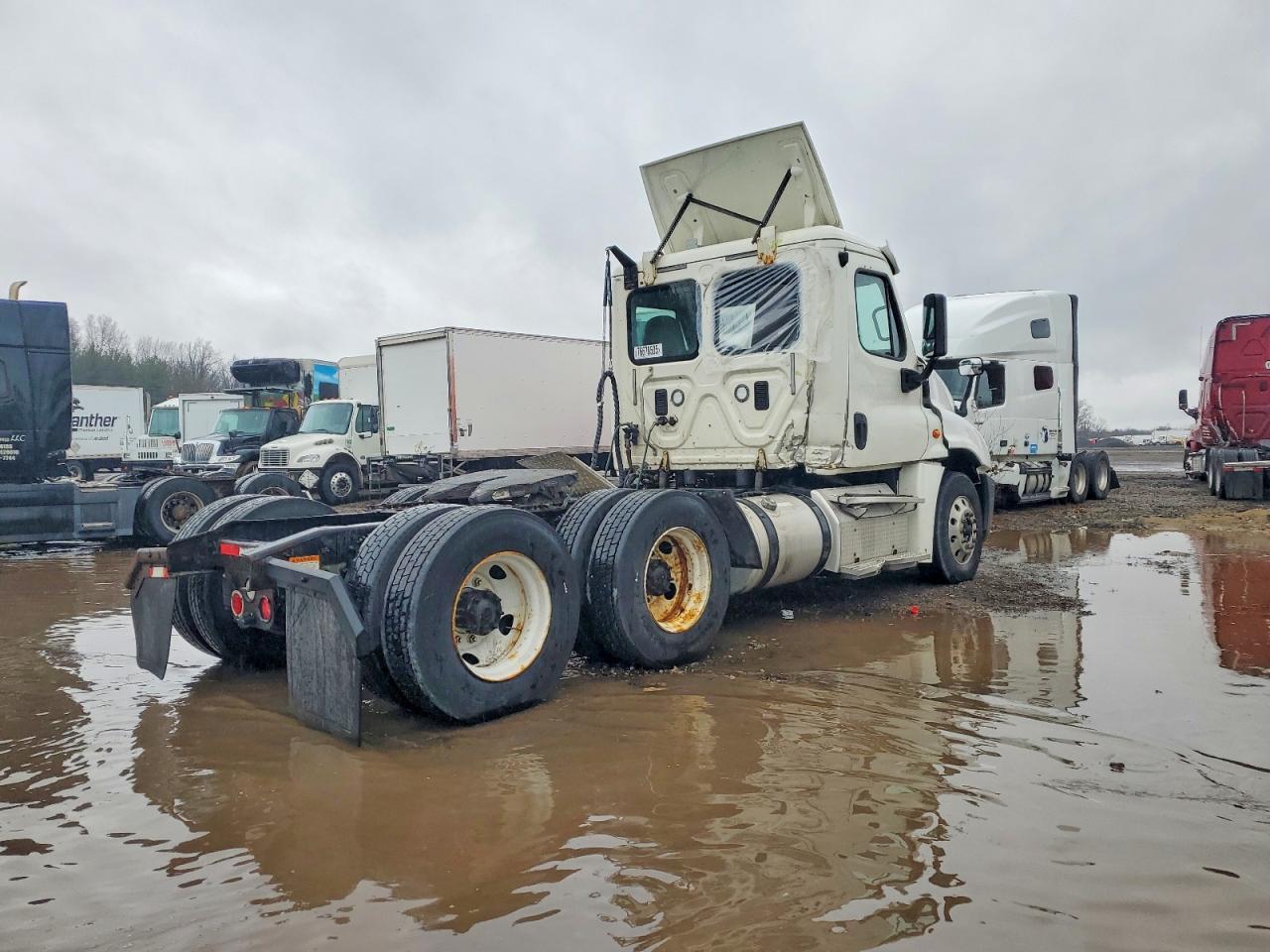 2016 Freigliner 2016 Freightliner Cascadia 125 Semi Truck