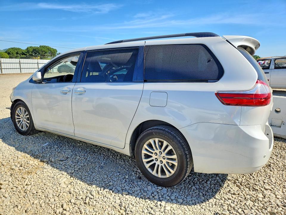 2015 Toyota Sienna xle 8-passenger
