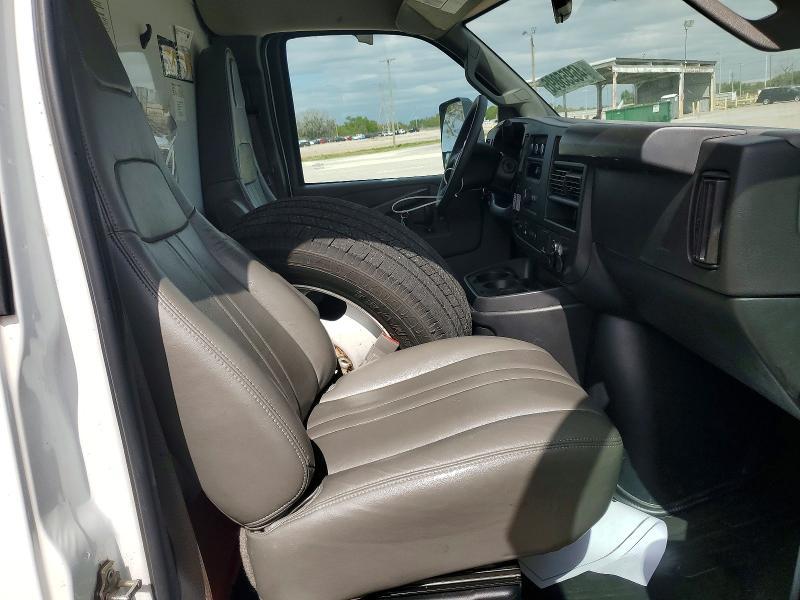 2022 GMC Savana BOX Truck