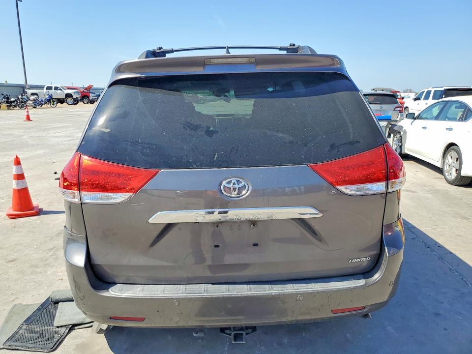 2011 Toyota Sienna Limited 7-passenger