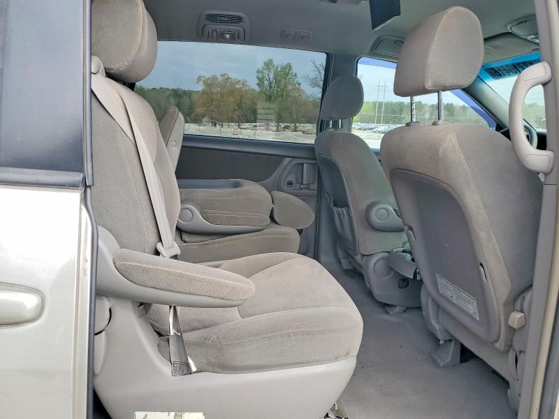 2004 Toyota Sienna le 7 Passenger