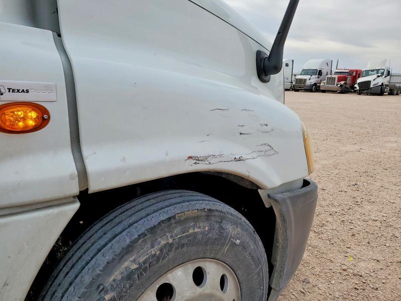 2015 Freightliner Cascadia Semi Truck