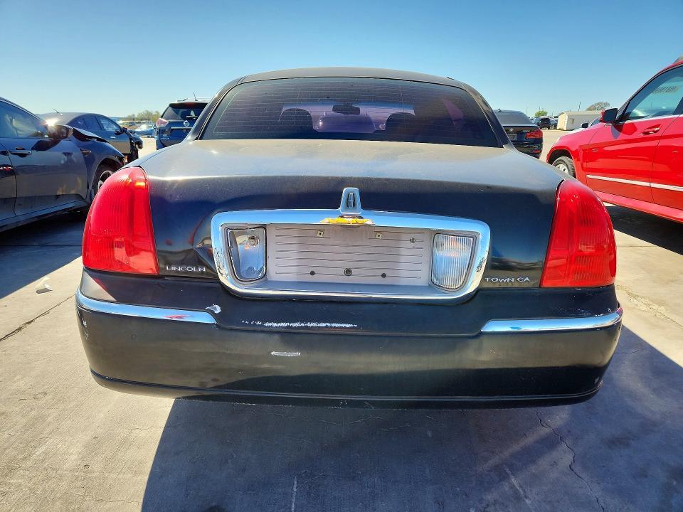 2008 Lincoln Town car Signature Limited