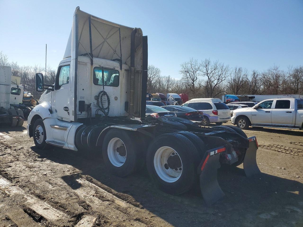 2015 Kenworth T680 Semi Truck