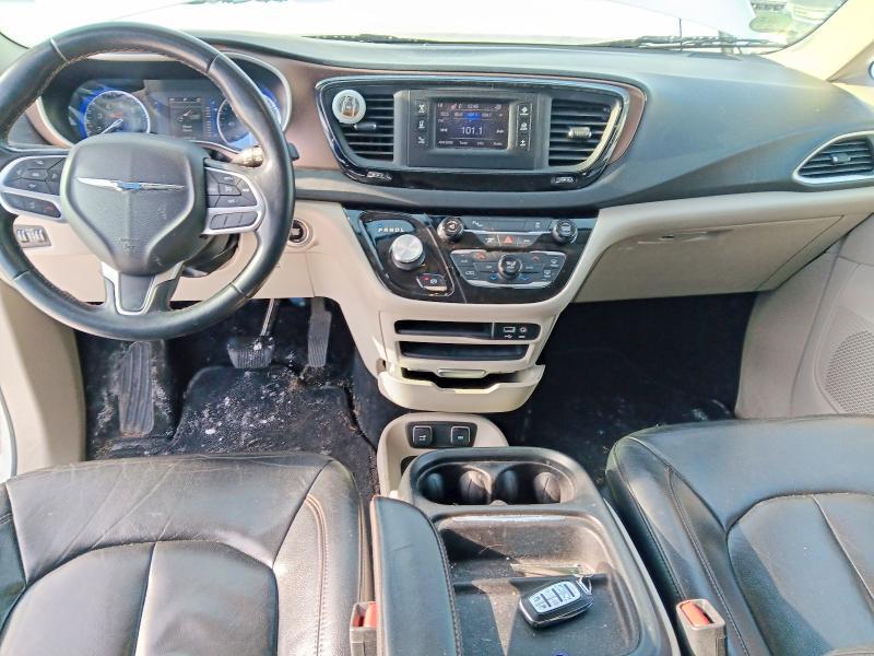 2017 Chrysler Pacifica Touring l