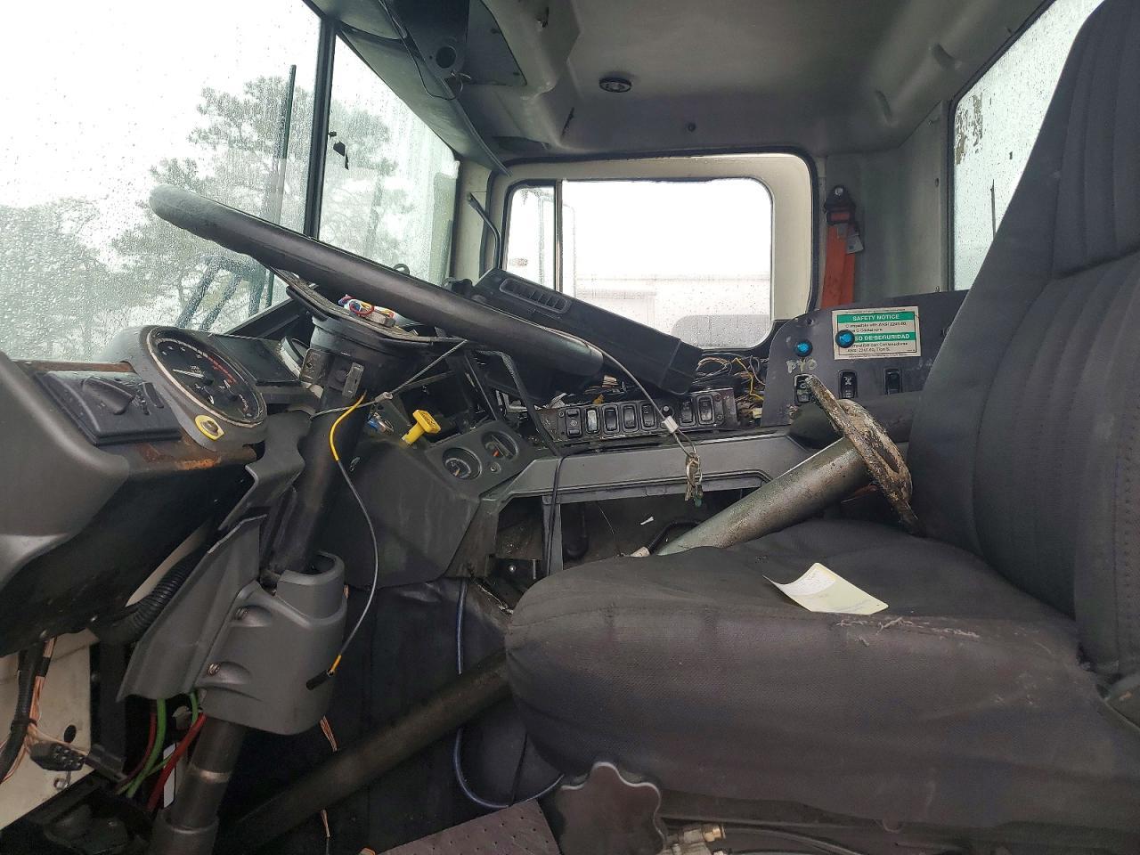 2011 Mack 600 MRU600