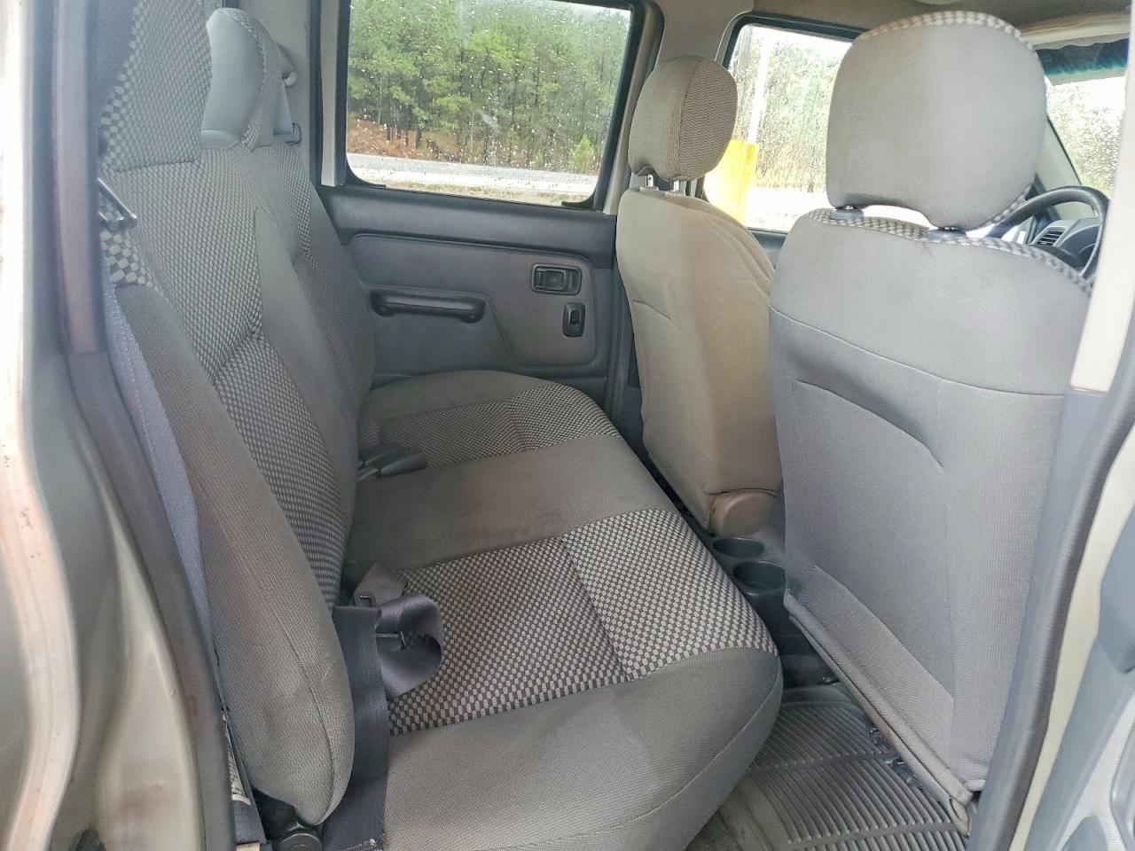 2001 Nissan Frontier XE