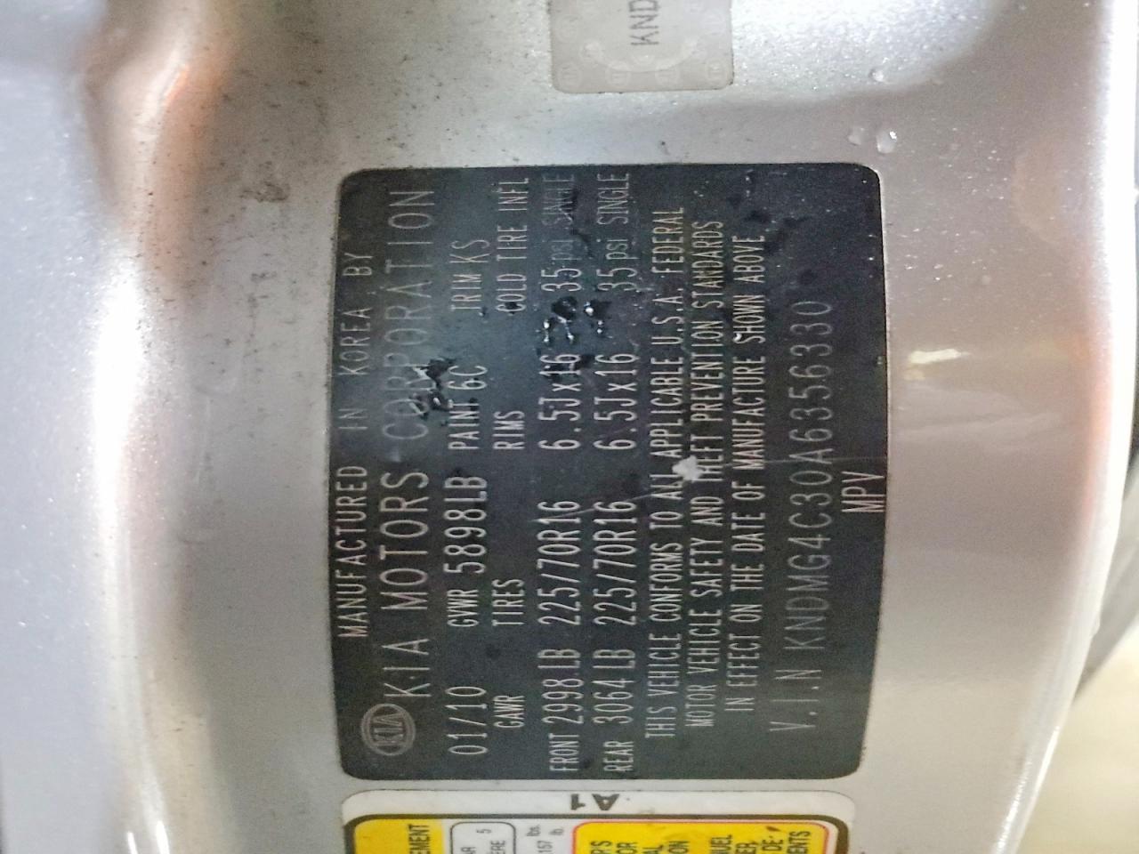 2010 KIA Sedona Base