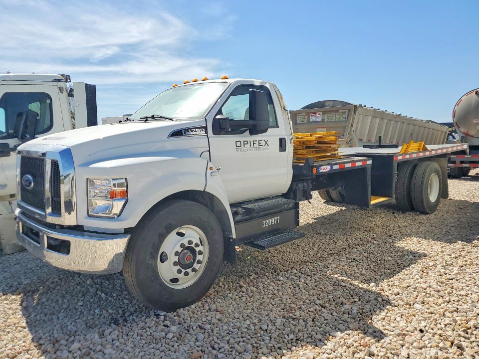 2025 Ford F750 Super Duty Flatbed Truck
