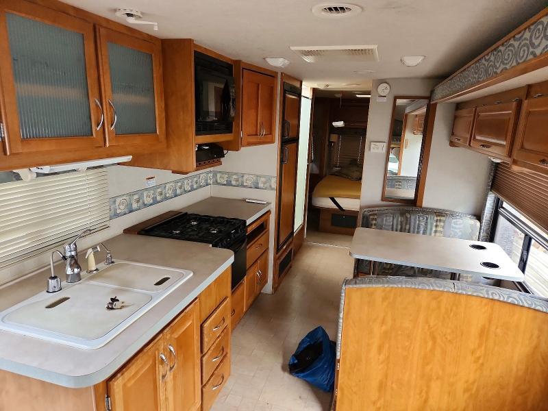 2004 Ford Econoline E450 Super Duty Cutaway Van