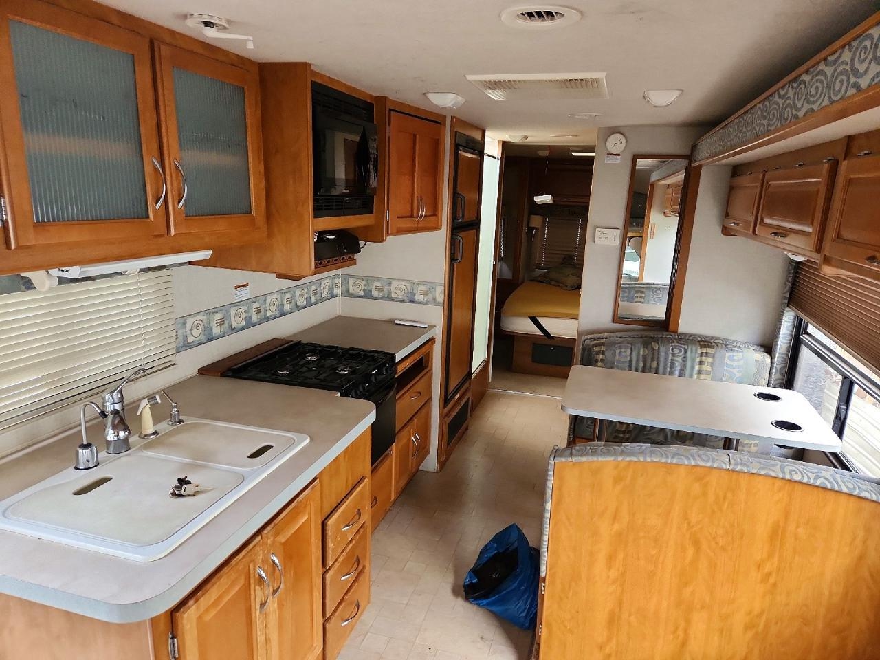 2004 Ford Econoline E450 Super Duty Cutaway Van