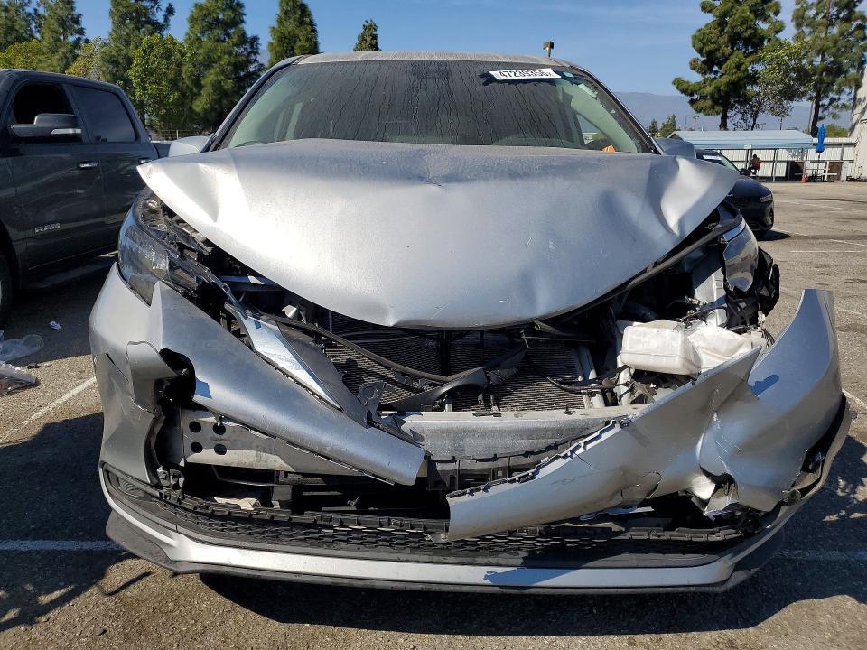 2024 Toyota Sienna le 8-passenger
