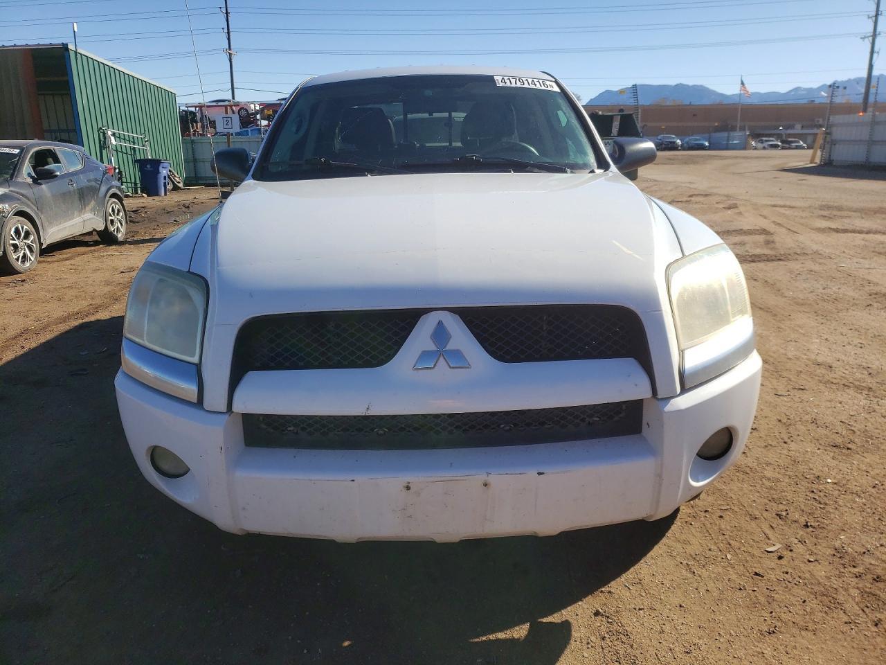 2006 Mitsubishi Raider LS