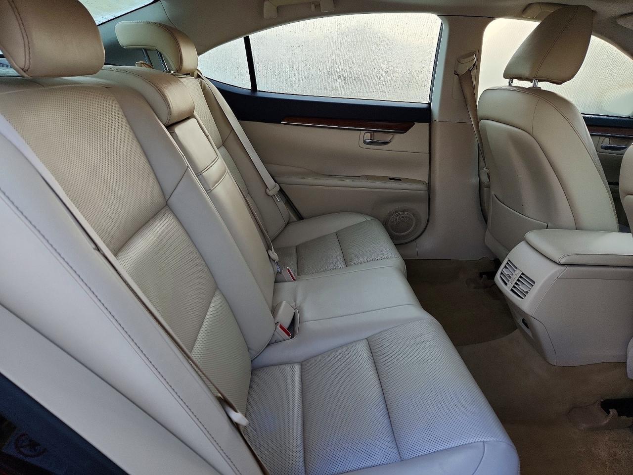 2015 Lexus Es 300h Base