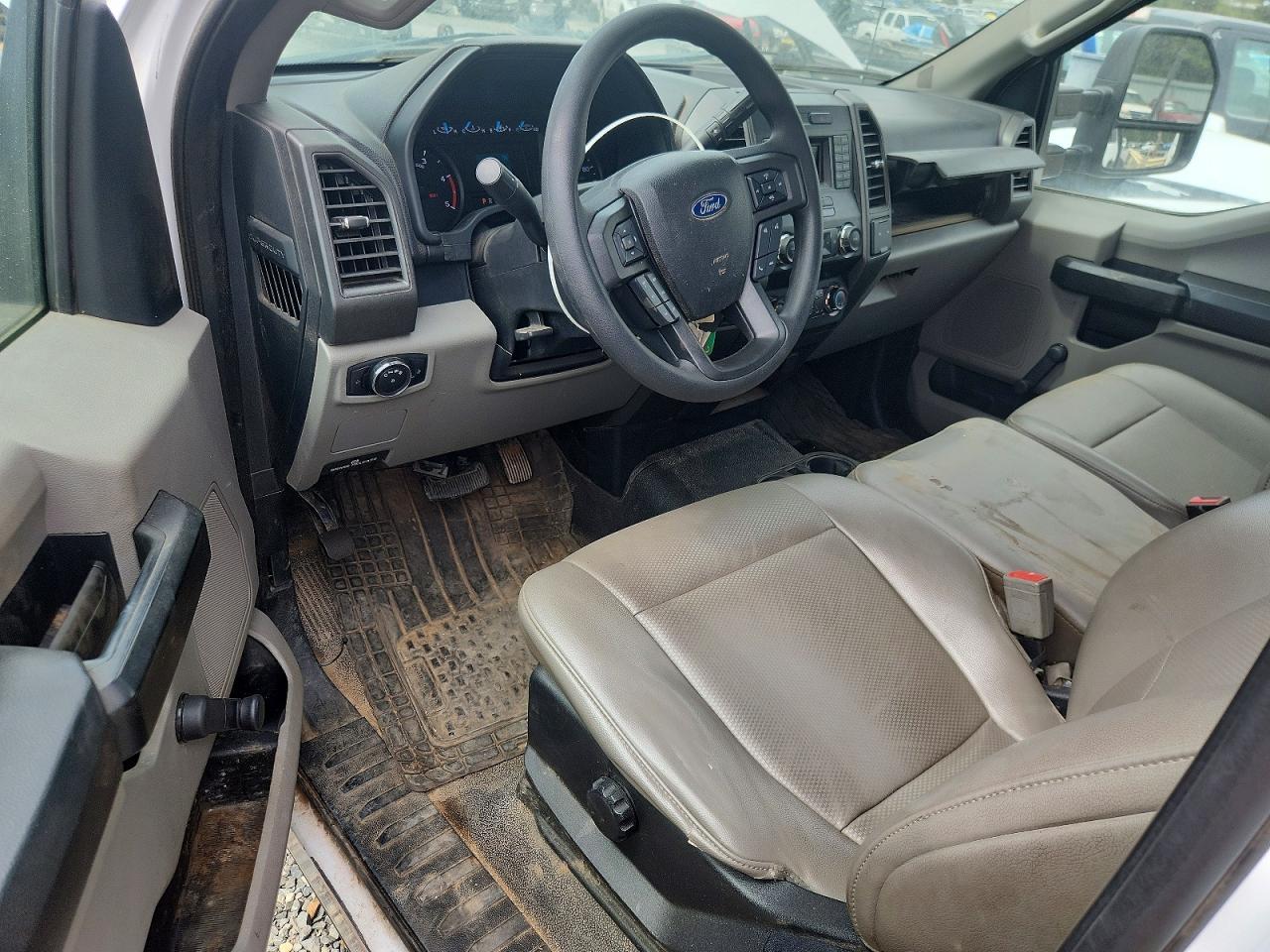 2019 Ford F550 Super Duty Flatbed Truck