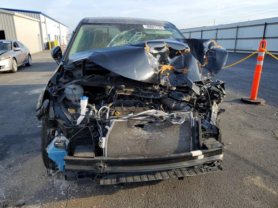 2022 KIA Carnival lx