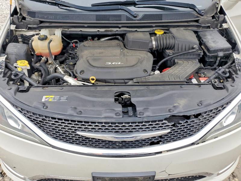 2017 Chrysler Pacifica Touring l