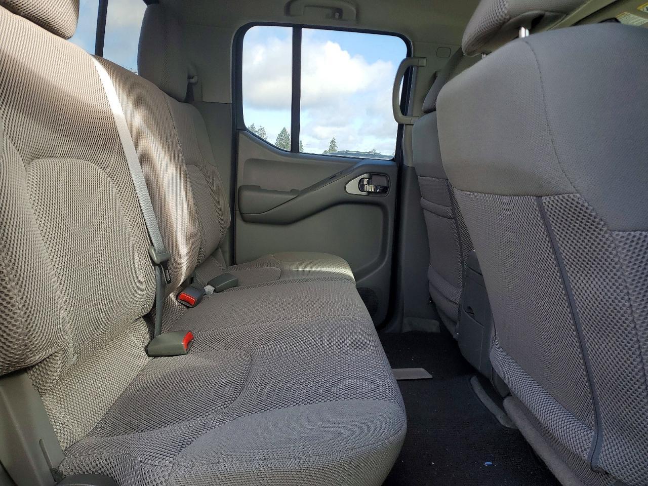 2016 Nissan Frontier SV