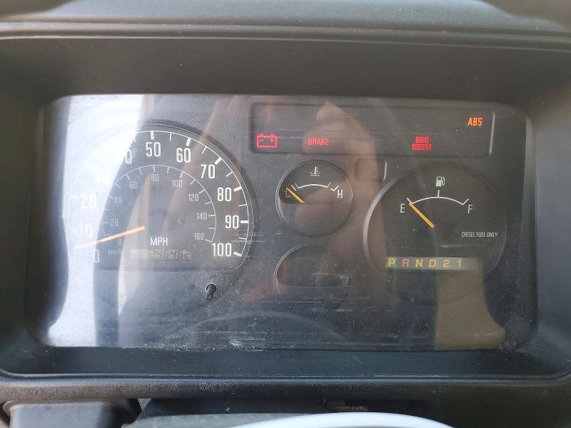 2001 Isuzu NPR HD BOX Truck