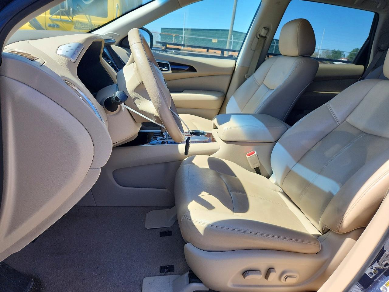 2015 Nissan Pathfinder sl