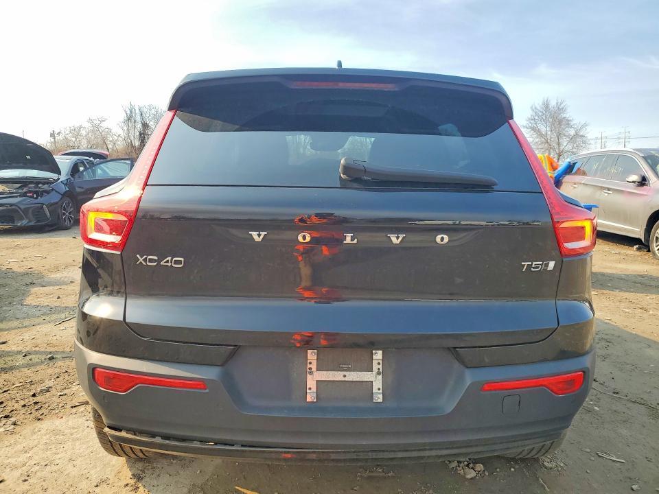 2021 Volvo Xc40 T5 R-design