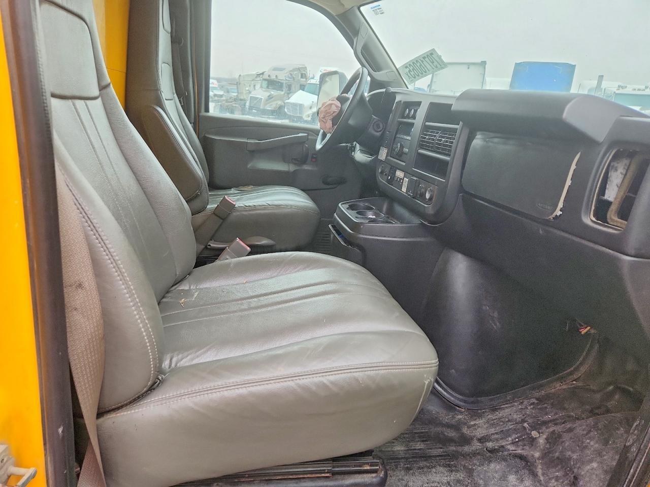 2018 GMC Savana BOX Truck