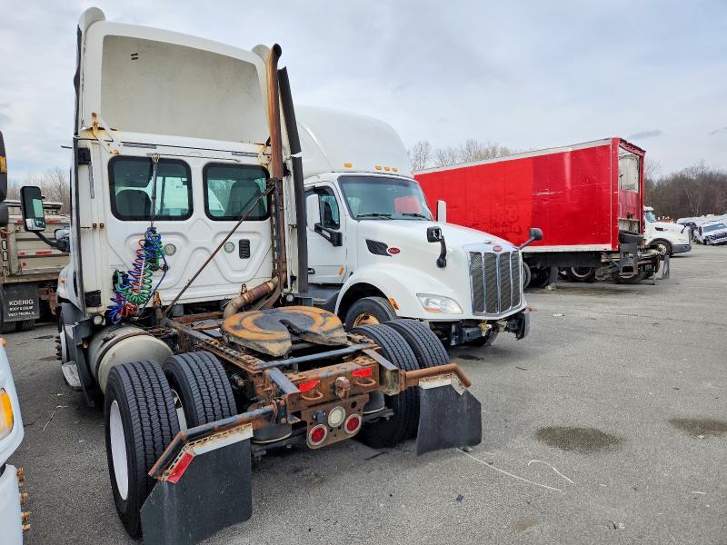 2016 Freightliner Cascadia 125 Semi Truck