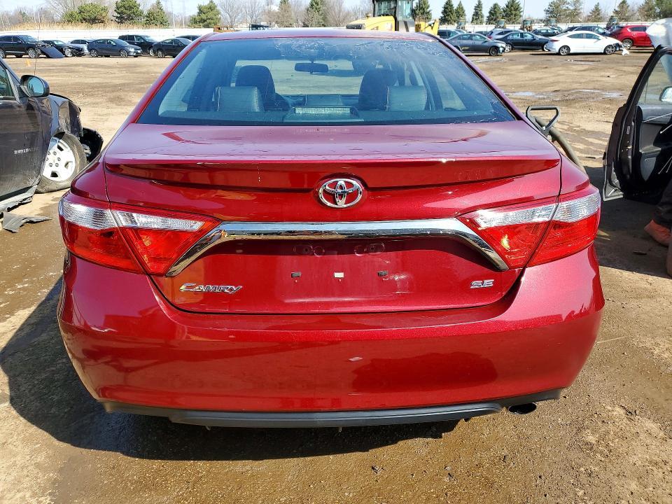 2015 Toyota Camry se