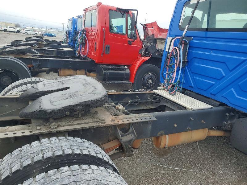 2002 International 4400 Semi Truck