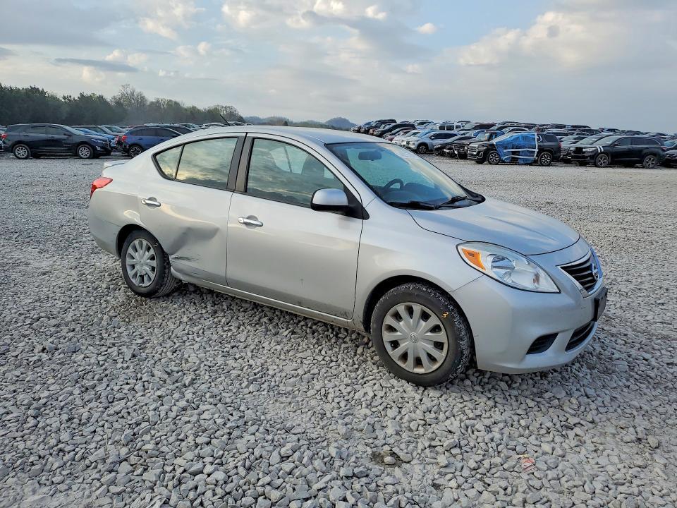 2013 Nissan Versa 1.6 s