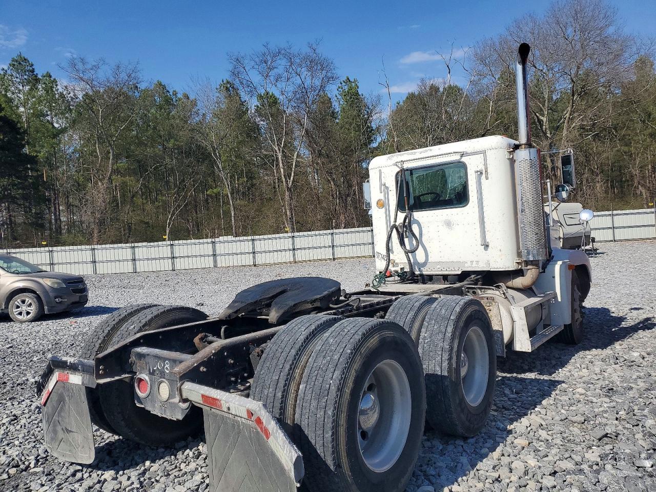 2000 Freightliner Conventional FLD120 Semi Truck