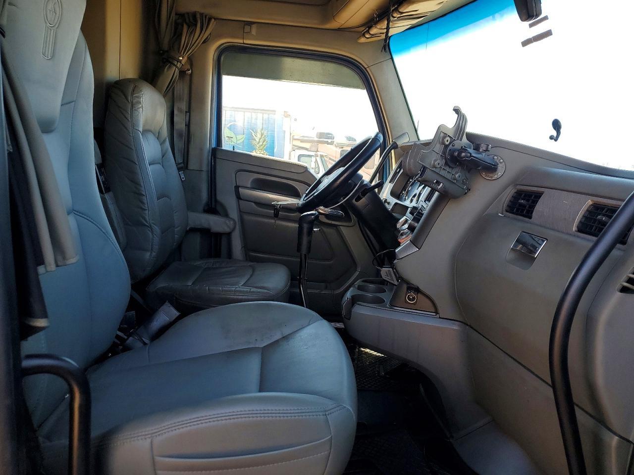 2018 Kenworth Construction T680