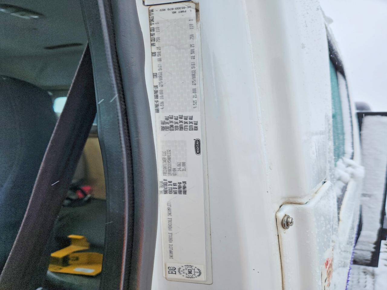 2005 Freightliner Business Class M2 Flatbed Truck