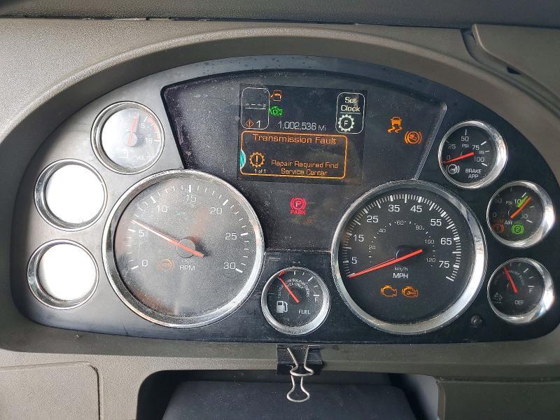 2016 Kenworth T680 Semi Truck