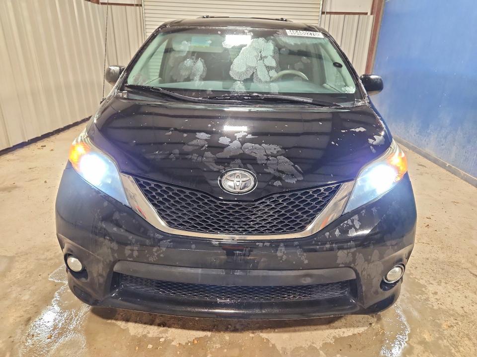 2011 Toyota Sienna se 8-passenger