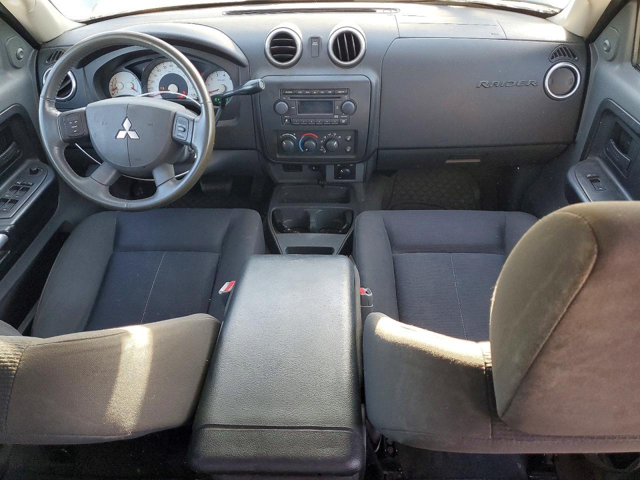 2006 Mitsubishi Raider Durocross