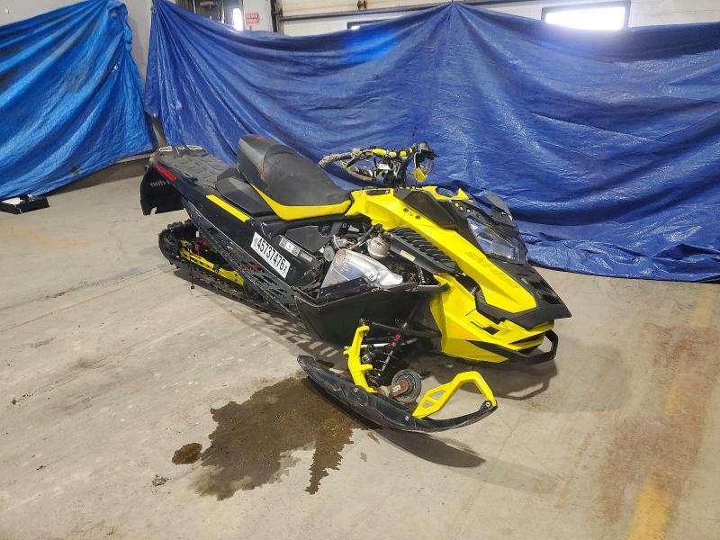 2022 Ski- Doo Renegade x