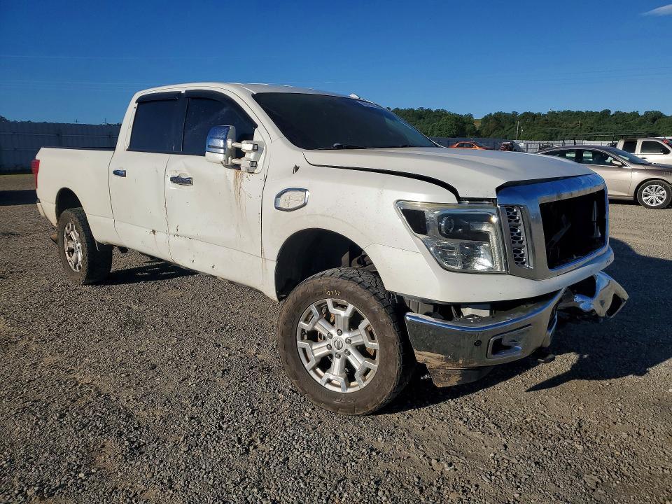 2017 Nissan Titan XD SL