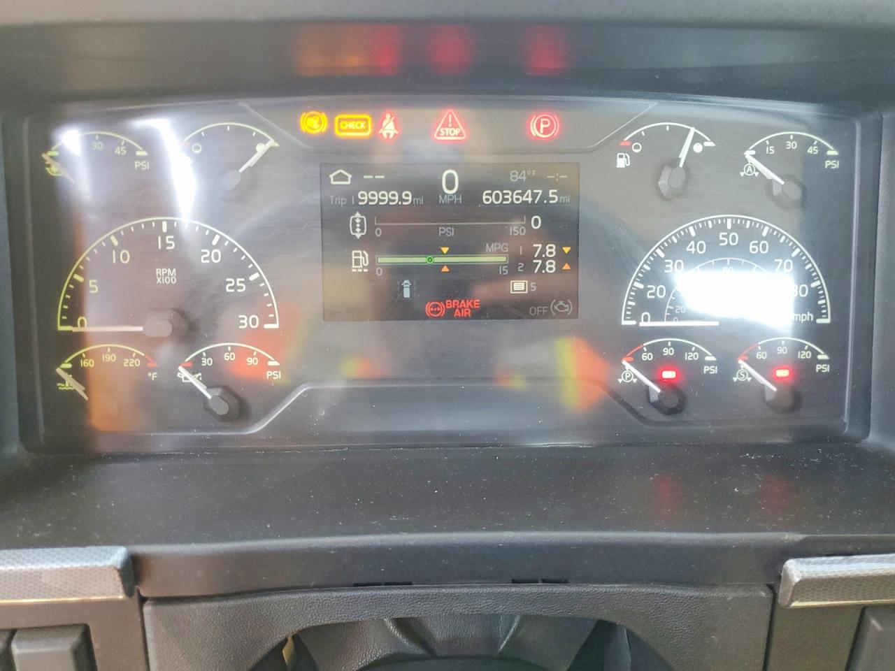 2021 Volvo VNR Semi Truck