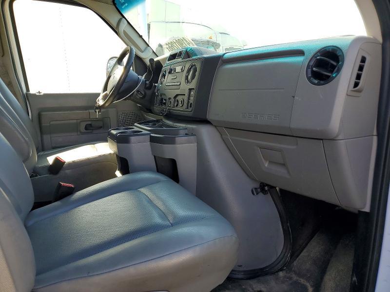 2018 Ford E350 box Truck