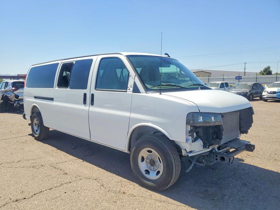 2025 Chevrolet Express G3500 lt