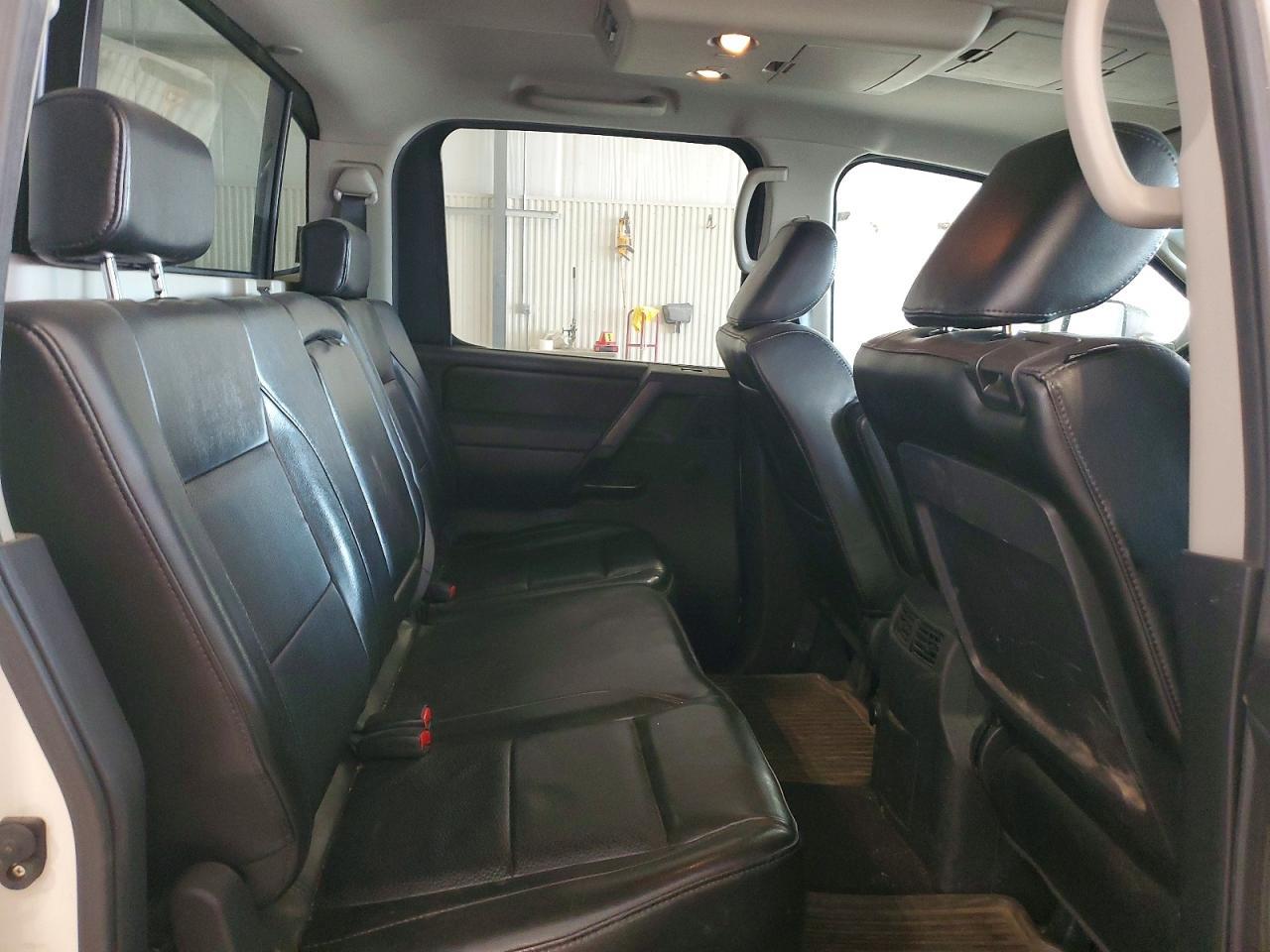 2010 Nissan Titan SE