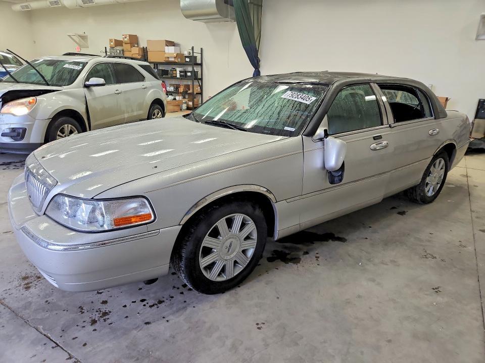 2005 Lincoln Town car Signature Limited